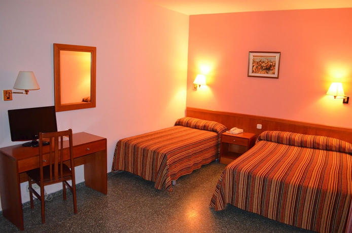 Imagen de la habitación del Hotel Cuatro Naciones. Foto 12