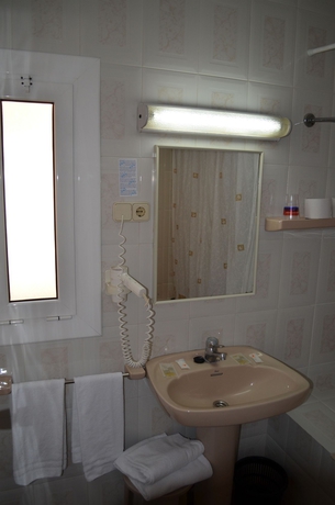 Imagen de la habitación del Hotel Cuatro Naciones. Foto 13