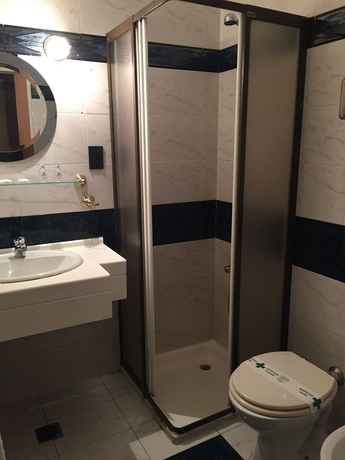 Imagen de la habitación del Hotel Cuatro Reyes. Foto 4