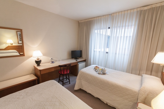 Imagen de la habitación del Hotel Cuatro Reyes. Foto 7