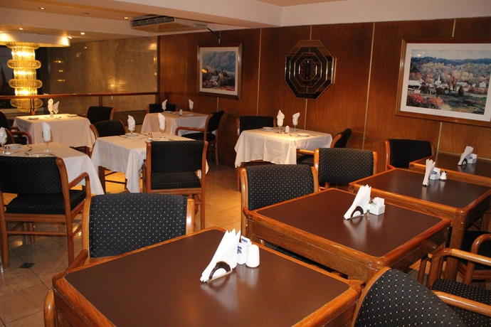 Imagen del bar/restaurante del Hotel Cuatro Reyes. Foto 2