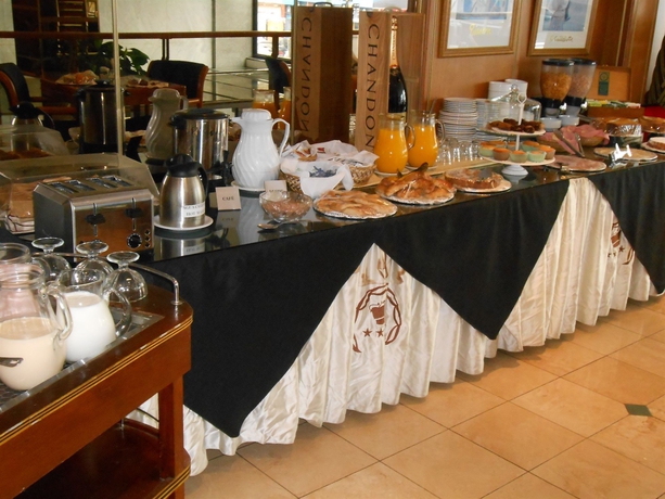 Imagen del bar/restaurante del Hotel Cuatro Reyes. Foto 3