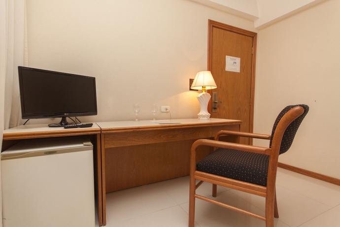 Imagen de la habitación del Hotel Cuatro Reyes. Foto 12