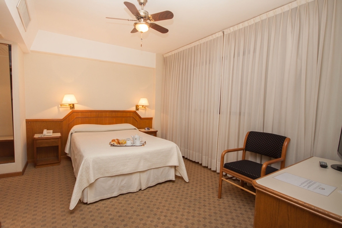 Imagen de la habitación del Hotel Cuatro Reyes. Foto 13