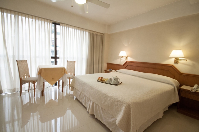 Imagen de la habitación del Hotel Cuatro Reyes. Foto 14