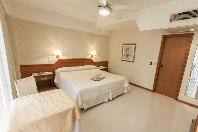 Imagen de la habitación del Hotel Cuatro Reyes. Foto 15