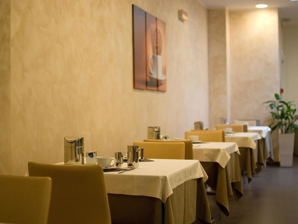 Imagen del bar/restaurante del Hotel Cube. Foto 4