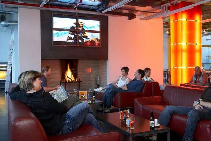 Imagen del bar/restaurante del Hotel Cube Savognin. Foto 15