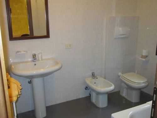 Imagen de la habitación del Hotel Cuccaro Club. Foto 10