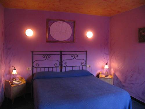 Imagen de la habitación del Hotel Cuccaro Club. Foto 11