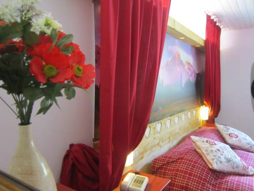 Imagen de la habitación del Hotel Cuccaro Club. Foto 12