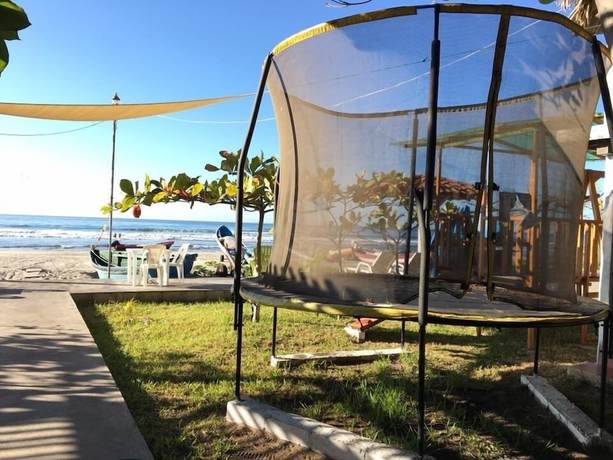 Imagen de los exteriores del Hotel Cucolindo Surf. Foto 14