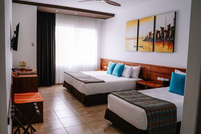 Imagen de la habitación del Hotel Cucuve. Foto 16