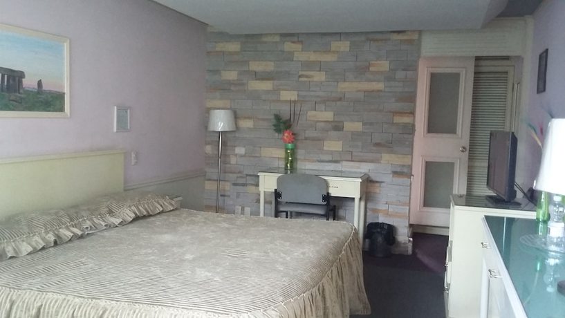 Imagen de la habitación del Hotel Cuellar. Foto 17