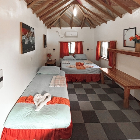 Imagen de la habitación del Hotel Cuestas Beach Resort and Restaurant. Foto 2