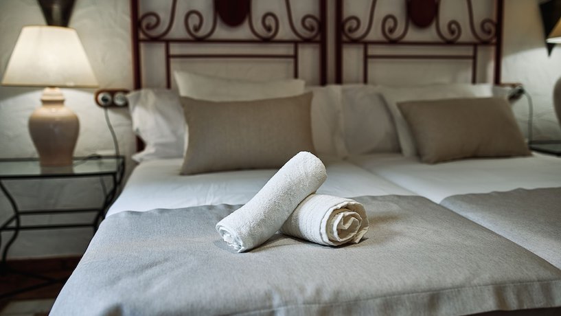 Imagen de la habitación del Hotel Cueva Del Gato. Foto 2