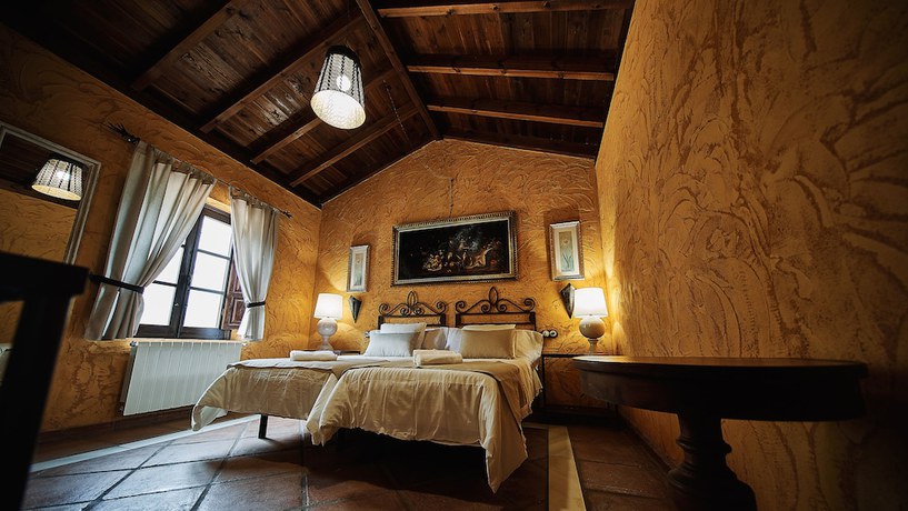 Imagen de la habitación del Hotel Cueva Del Gato. Foto 3