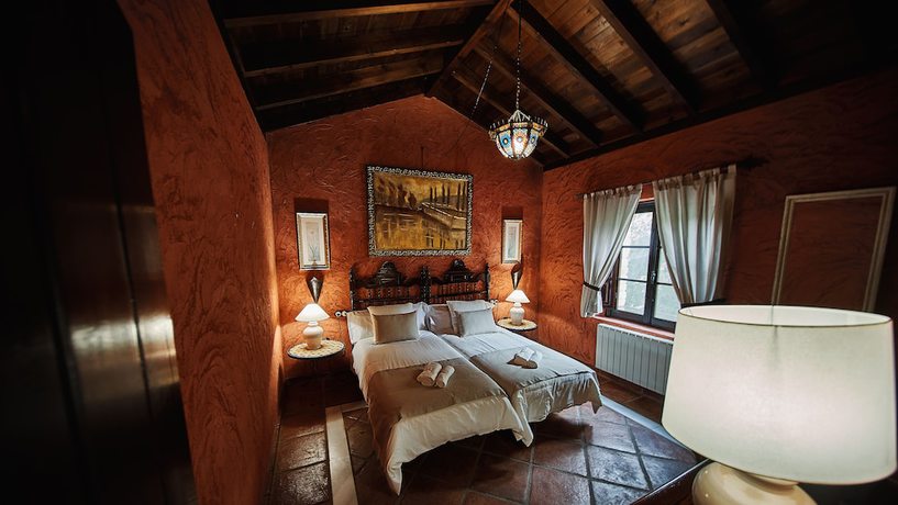 Imagen de la habitación del Hotel Cueva Del Gato. Foto 8