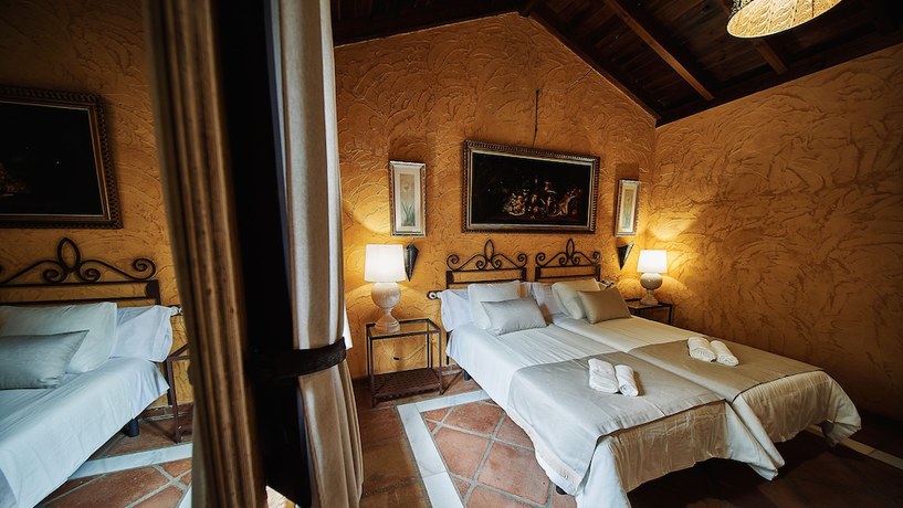 Imagen de la habitación del Hotel Cueva Del Gato. Foto 10