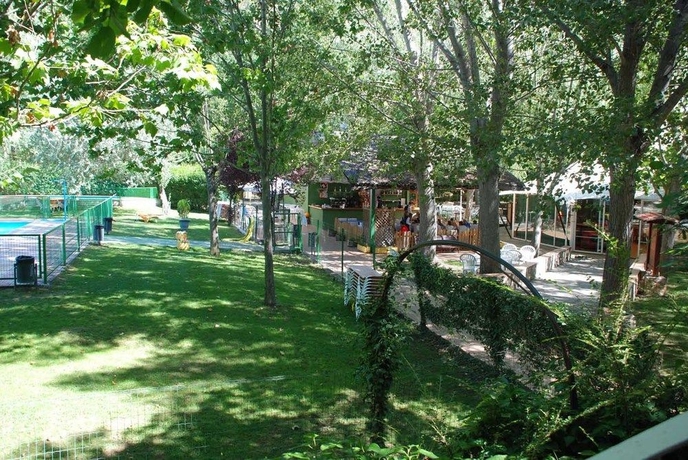 Imagen de la piscina del Hotel Cueva del Fraile. Foto 6