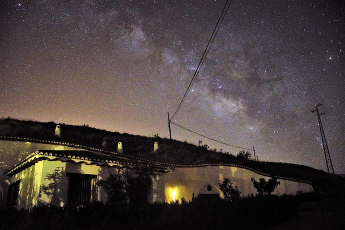 Imagen de los exteriores del Hotel Cuevas Del Zenete. Foto 18