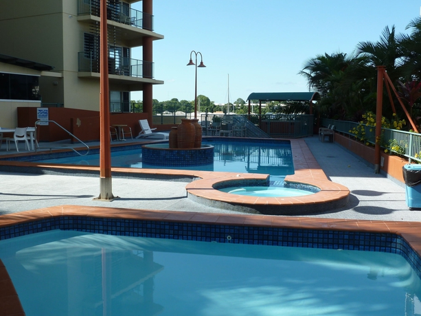 Imagen de la piscina del Hotel Cullen Bay Resort. Foto 16