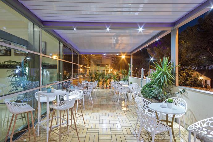 Imagen del bar/restaurante del Hotel Cullera Holiday. Foto 2