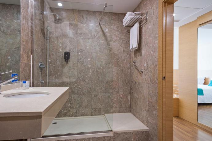 Imagen de la habitación del Hotel Cullera Holiday. Foto 11