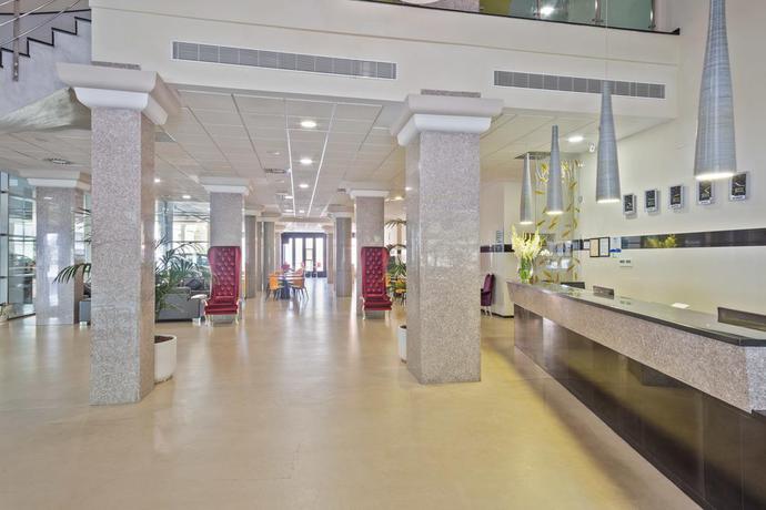 Imagen de los interiores del Hotel Cullera Holiday. Foto 21