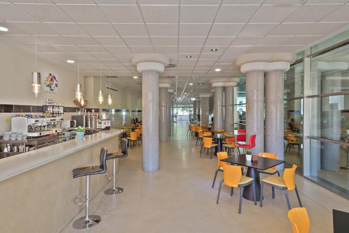 Imagen del bar/restaurante del Hotel Cullera Holiday. Foto 4