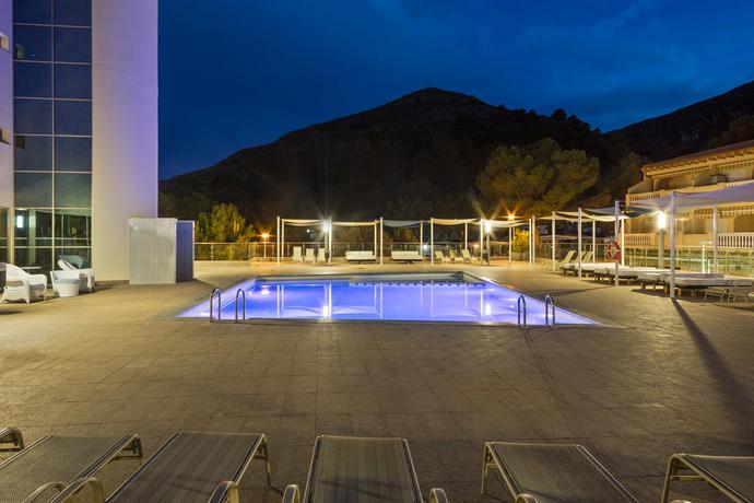 Imagen de la piscina del Hotel Cullera Holiday. Foto 26