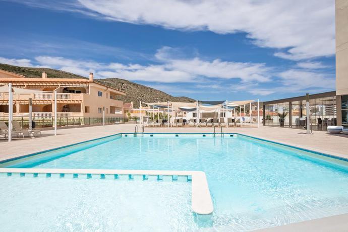 Imagen de la piscina del Hotel Cullera Holiday. Foto 30