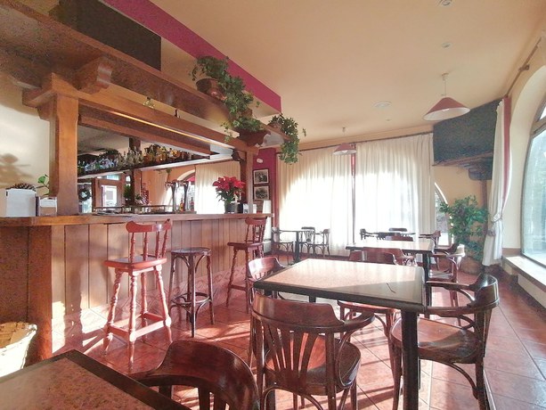 Imagen del bar/restaurante del Hotel Cumbres Valde&oacute;n. Foto 2