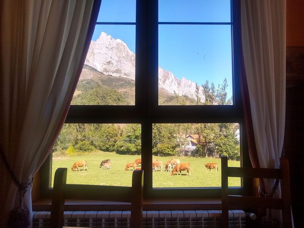 Imagen del bar/restaurante del Hotel Cumbres Valde&oacute;n. Foto 6