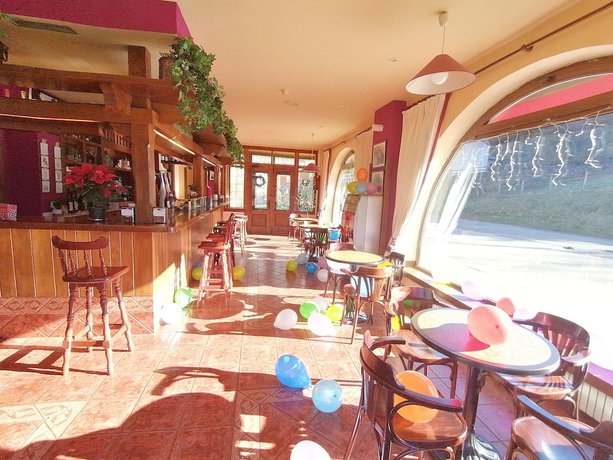 Imagen del bar/restaurante del Hotel Cumbres Valde&oacute;n. Foto 8