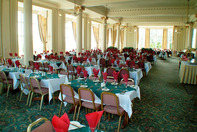 Imagen del bar/restaurante del Hotel Cumbria Grand. Foto 4