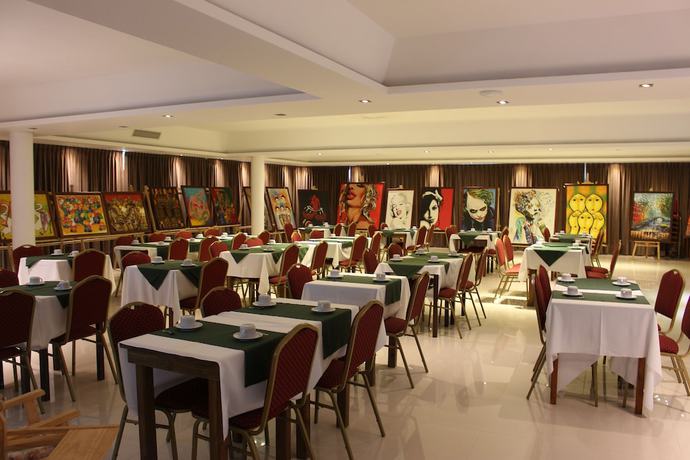 Imagen del bar/restaurante del Hotel Cumel&oacute;. Foto 2