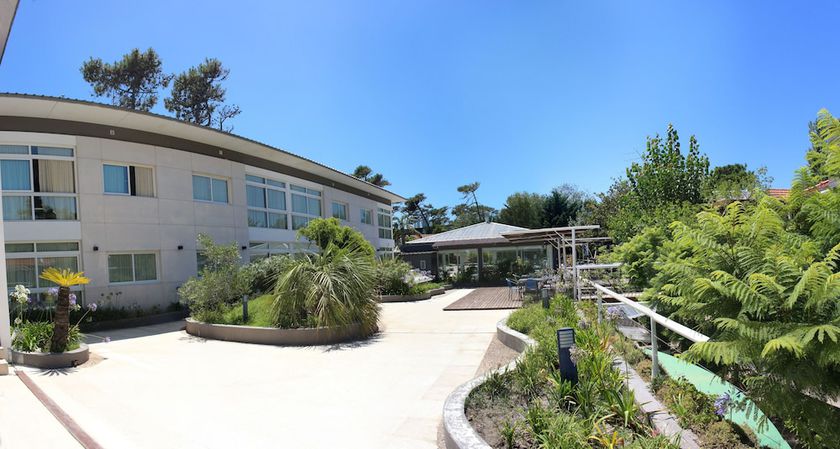 Imagen de los exteriores del Hotel Cumel&oacute;. Foto 9