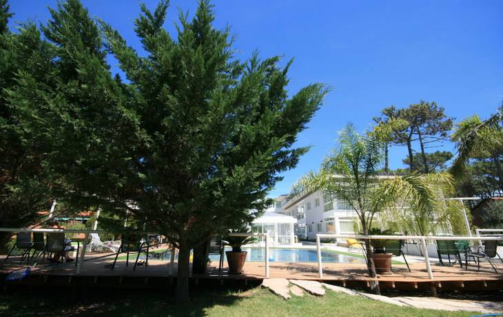 Imagen de la piscina del Hotel Cumel&oacute;. Foto 20