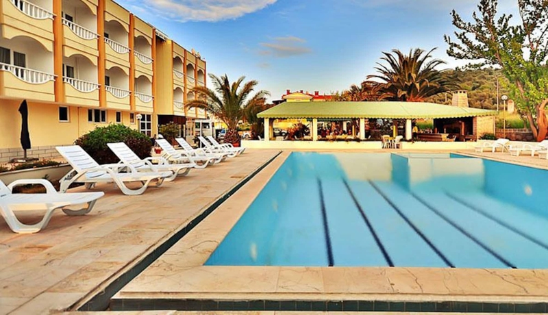 Imagen de la piscina del Hotel Cunda Basel. Foto 12