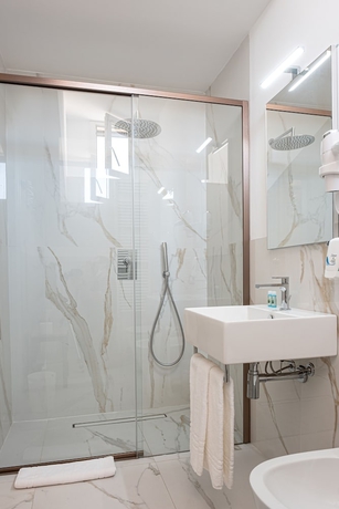 Imagen de la habitación del Hotel Cuneo. Foto 5