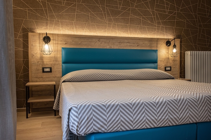 Imagen de la habitación del Hotel Cuneo. Foto 7