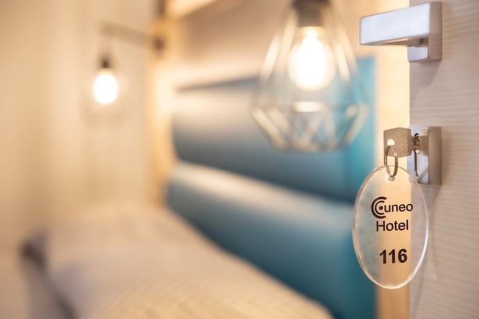 Imagen de la habitación del Hotel Cuneo. Foto 10