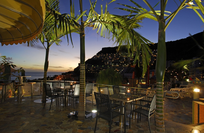 Imagen de la piscina del Hotel Cura Sol. Foto 14