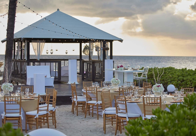 Imagen de los exteriores del Hotel Curacao Marriott Beach Resort. Foto 10