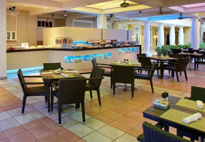 Imagen del bar/restaurante del Hotel Curacao Marriott Beach Resort. Foto 1