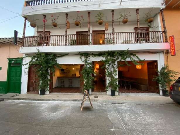 Imagen general del Hotel Curazao. Foto 1
