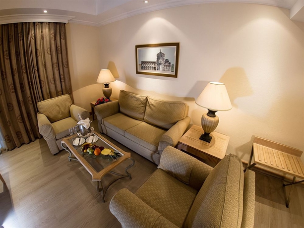 Imagen de los interiores del Hotel Curium Palace. Foto 9