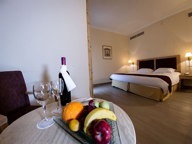 Imagen de la habitación del Hotel Curium Palace. Foto 6