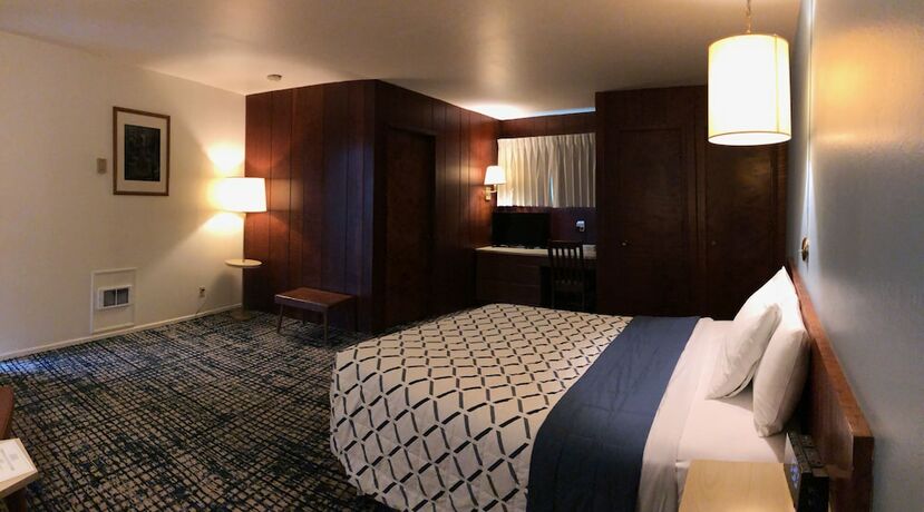Imagen general del Hotel Curly Redwood Lodge. Foto 7